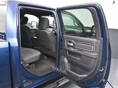 Used 2024 RAM 2500 Big Horn w/ Night Edition AWD/4WD image 31