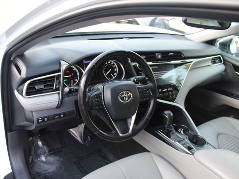 Used 2018 Toyota Camry SE w/ Audio Package FWD image 18