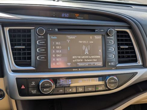 Used 2015 Toyota Highlander XLE image 22