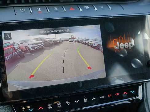 New 2026 Jeep Grand Cherokee Altitude image 24