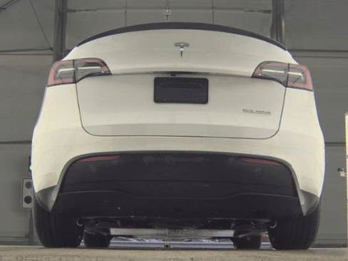 Used 2023 Tesla Model Y Performance AWD/4WD image 11