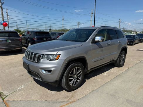 Used 2017 Jeep Grand Cherokee Limited AWD/4WD image 5