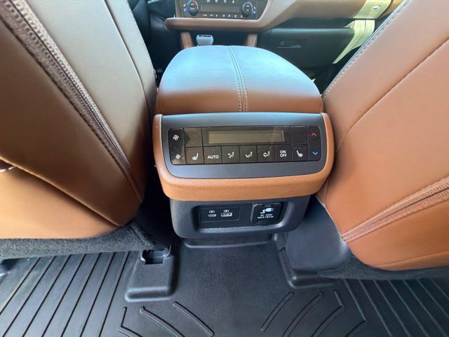 Used 2025 Nissan Pathfinder Platinum w/ Cargo Package AWD/4WD image 18