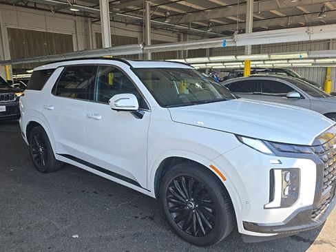 Used 2024 Hyundai Palisade Calligraphy AWD/4WD image 2