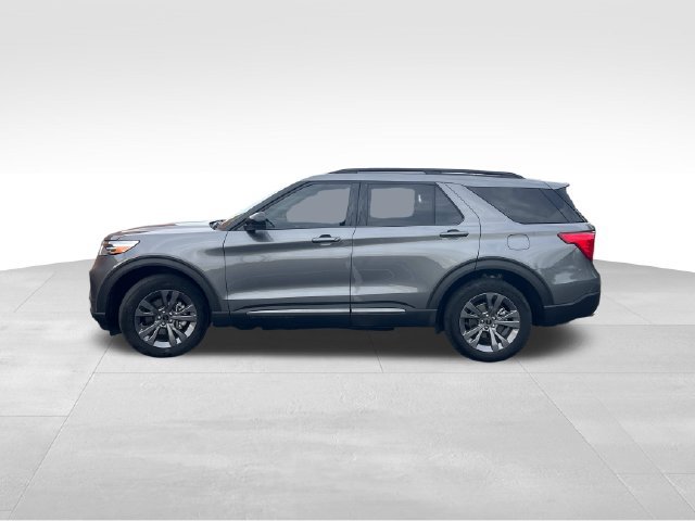 Used 2024 Ford Explorer XLT w/ Equipment Group 202A AWD/4WD image 3