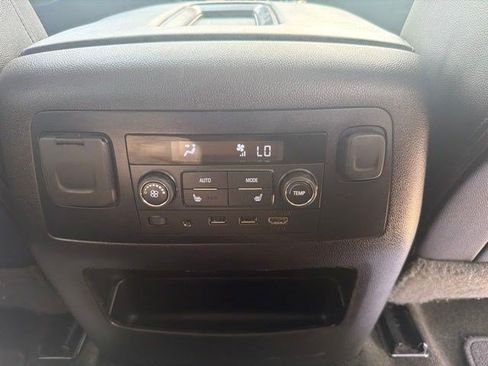 Used 2018 Chevrolet Suburban LT AWD/4WD image 30