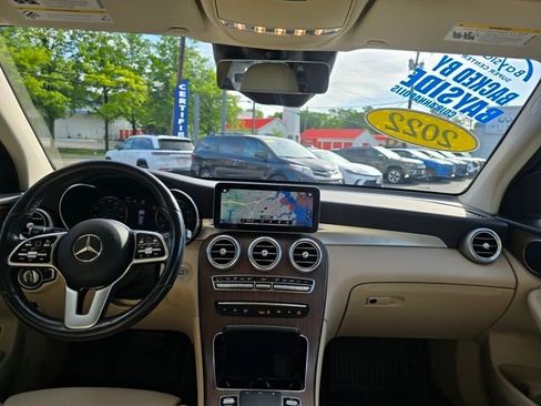 Used 2022 Mercedes-Benz GLC 300 4MATIC image 3