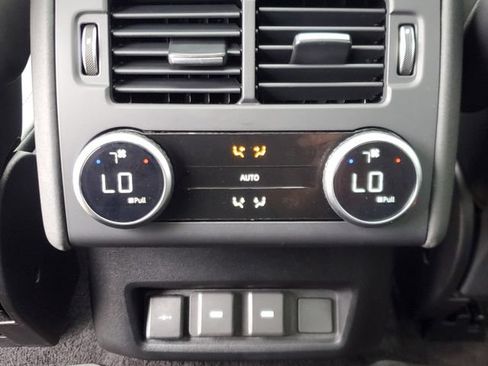 Used 2024 Land Rover Discovery S AWD/4WD image 12