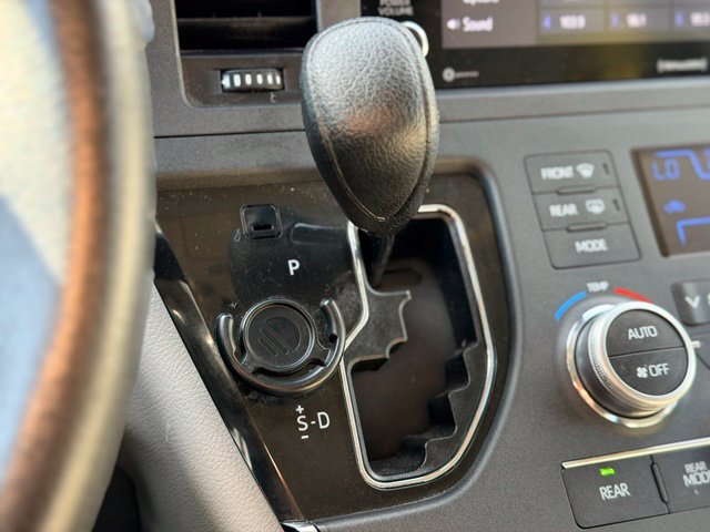 Used 2018 Toyota Sienna LE FWD image 13