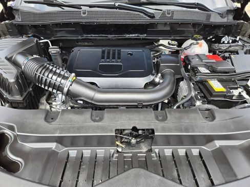 Used 2025 Chevrolet Blazer LT FWD image 21