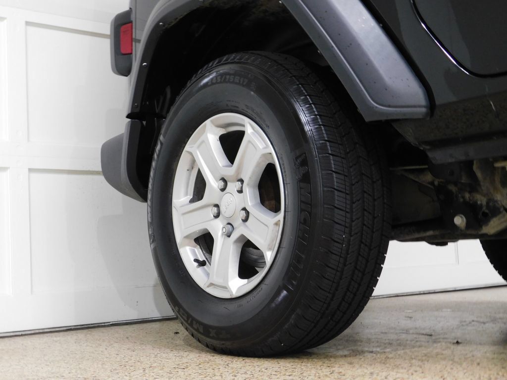 Used 2021 Jeep Wrangler Sport AWD/4WD image 9