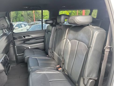 Used 2024 Jeep Wagoneer L Series II w/ Flexible Seating Group AWD/4WD image 12