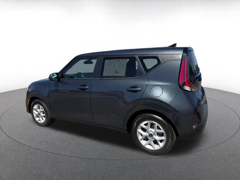 Used 2025 Kia Soul LX w/ LX Technology Package FWD image 10