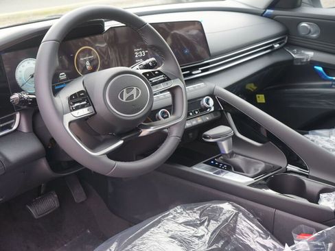 New 2025 Hyundai Elantra SEL image 7