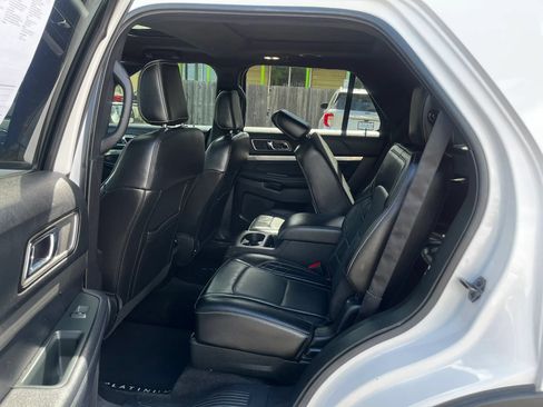 Used 2018 Ford Explorer Platinum AWD/4WD image 7