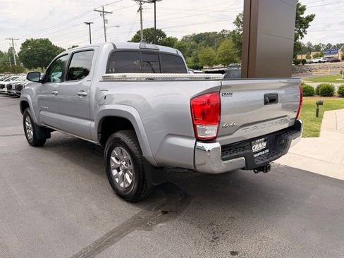 Used 2017 Toyota Tacoma SR5 w/ Tow Package AWD/4WD image 6
