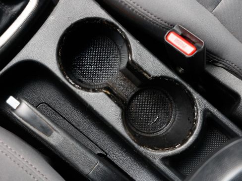 Used 2015 Hyundai Elantra SE image 35