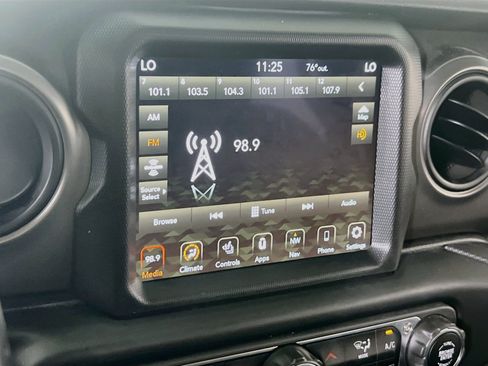Used 2023 Jeep Gladiator Sport AWD/4WD image 15