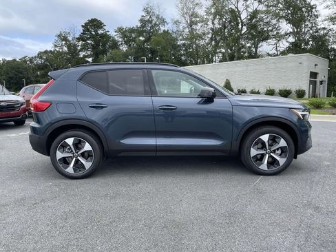 New 2026 Volvo XC40 B4 Plus w/ Protection Package Premier image 32