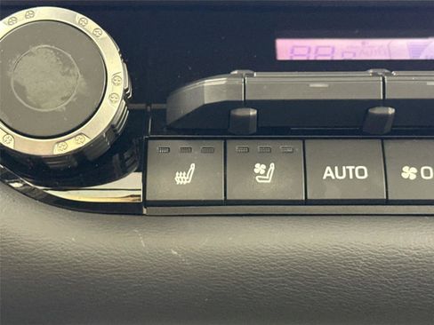 Certified 2024 Toyota Sequoia Platinum AWD/4WD image 8