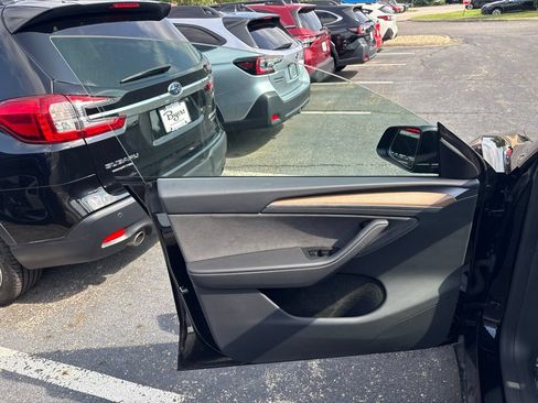 Used 2025 Tesla Model Y Performance AWD/4WD image 16
