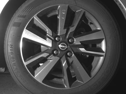 Used 2025 Nissan Versa SV image 13