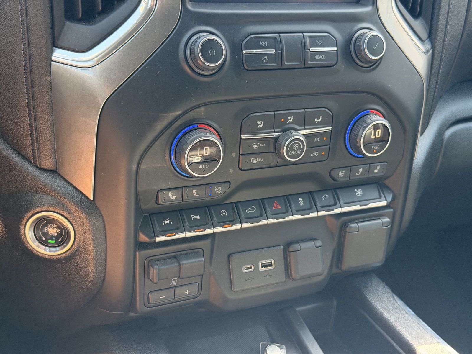 Used 2019 Chevrolet Silverado 1500 LTZ w/ LTZ Plus Package AWD/4WD image 28