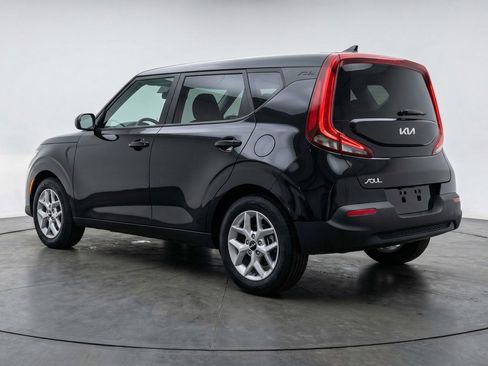 Used 2025 Kia Soul LX w/ LX Technology Package FWD image 6