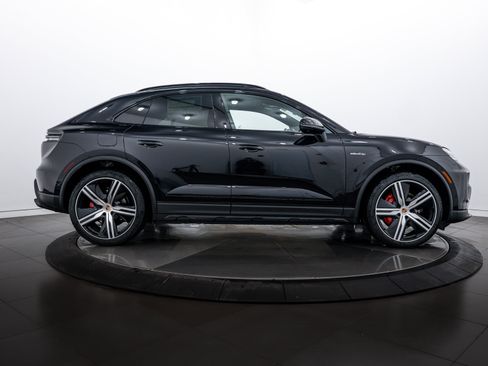 New 2025 Porsche Macan 4S Electric image 8