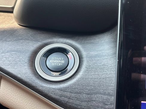 Used 2025 Jeep Grand Cherokee L Limited RWD image 17