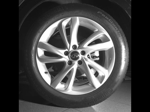 Used 2017 INFINITI QX30 Premium w/ Navigation Package image 11