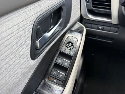 Used 2023 Nissan Rogue SV FWD image 22