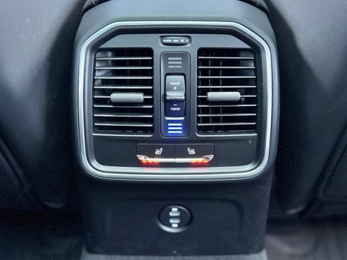 Certified 2026 Porsche Macan AWD/4WD image 36