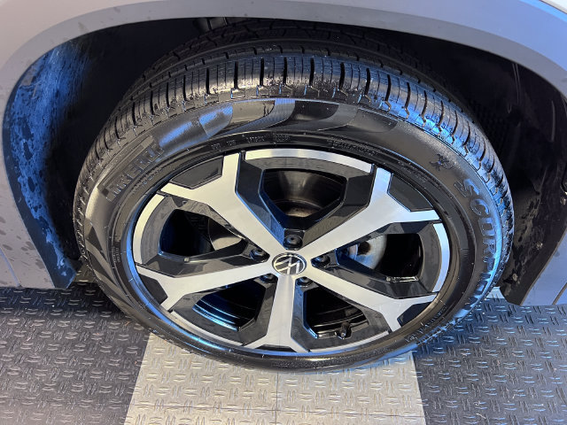 Certified 2026 Volkswagen Tiguan SE FWD image 10