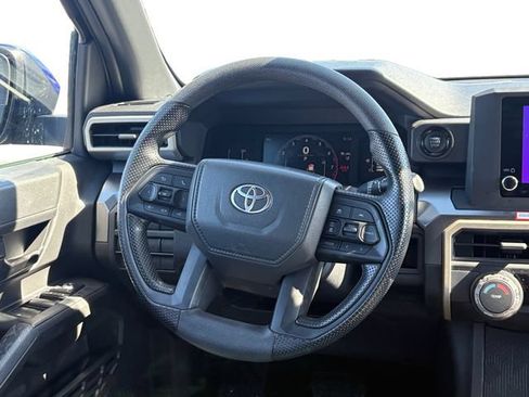 Certified 2025 Toyota Tacoma SR5 AWD/4WD image 15