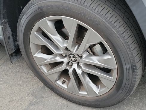 Used 2022 Toyota RAV4 XLE Premium FWD image 4