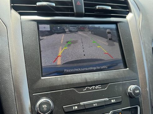 Used 2020 Ford Fusion SE FWD image 19