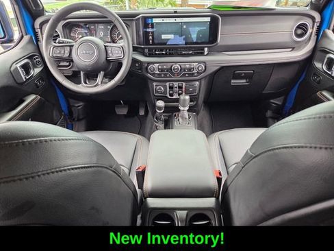 Certified 2025 Jeep Gladiator Sport AWD/4WD image 16