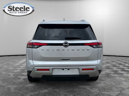 Used 2025 Nissan Pathfinder SL image 4