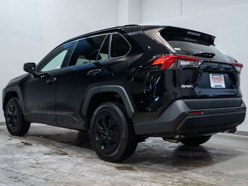 Used 2021 Toyota RAV4 LE image 4