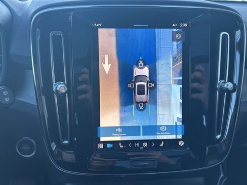 Certified 2025 Volvo XC40 B5 Plus AWD/4WD image 24