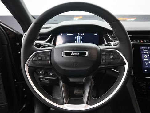 Used 2023 Jeep Grand Cherokee Altitude AWD/4WD image 27