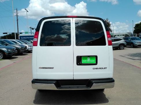 Used 2024 Chevrolet Express 3500 LT w/ LT Preferred Equipment Group RWD image 11