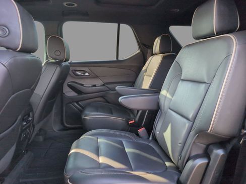 Used 2023 Chevrolet Traverse Premier FWD image 33