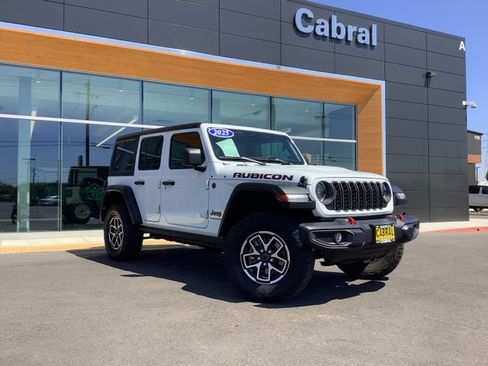 Used 2025 Jeep Wrangler Unlimited Rubicon w/ Convenience Group AWD/4WD image 2