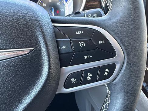 Used 2023 Chrysler Pacifica Limited FWD image 20