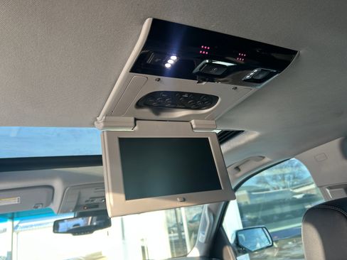 Used 2020 Chevrolet Suburban Premier image 34