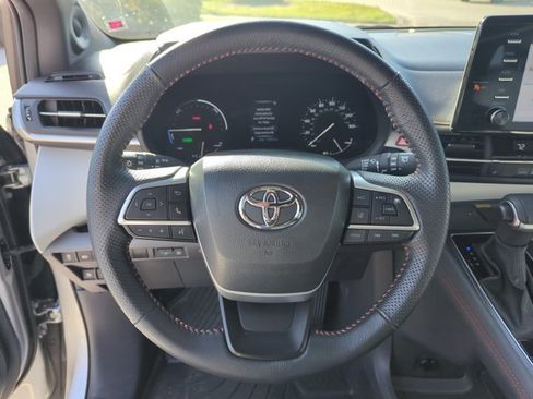 Used 2024 Toyota Sienna XSE w/ XSE Plus Package image 13