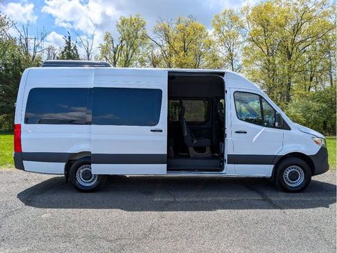 Used 2022 Mercedes-Benz Metris image 5