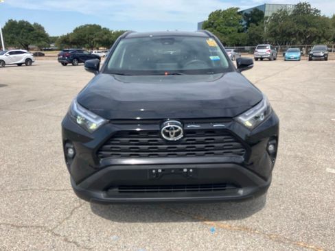 Used 2023 Toyota RAV4 XLE Premium FWD image 2